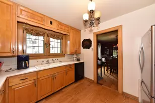 8525 Ravenswood Cir, Wauwatosa, WI 53226 - Photo 9