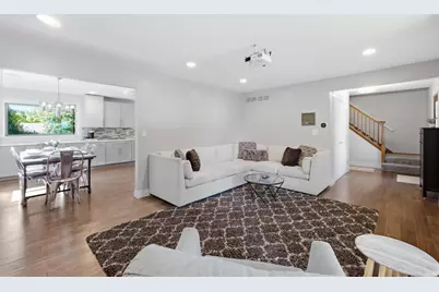 8807  Greenhill Ln, Greendale, WI 53129 - Photo 9