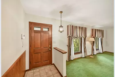 3319 W Woodward Dr, Franklin, WI 53132 - Photo 3