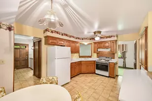 3319 W Woodward Dr, Franklin, WI 53132 - Photo 9