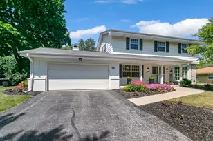 2745 N 117th Pl, Wauwatosa, WI 53222 - Photo 45
