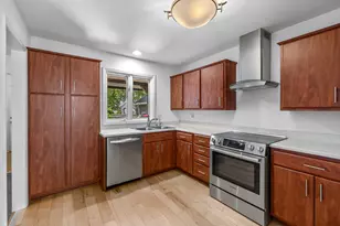 10329 N Savannah Ct, Mequon, WI 53092 - Photo 7