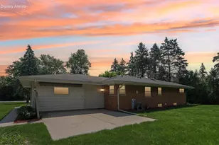 8173 S 28th St, Franklin, WI 53132 - Photo 31
