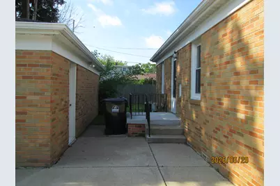 3217  Caledonia St, Racine, WI 53402 - Photo 5