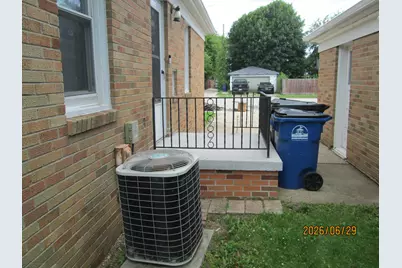 3217  Caledonia St, Racine, WI 53405 - Photo 7