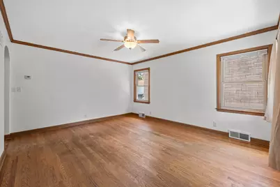 2406 S 82nd St, West Allis, WI 53219 - Photo 7