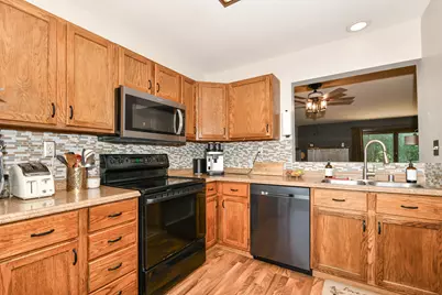 W180S8272  Pioneer Dr, Muskego, WI 53150 - Photo 9