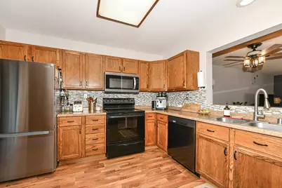W180S8272  Pioneer Dr, Muskego, WI 53150 - Photo 7