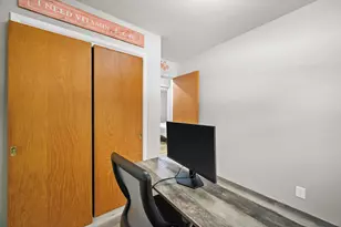 6830 W Plainfield Ave, Greenfield, WI 53220 - Photo 19