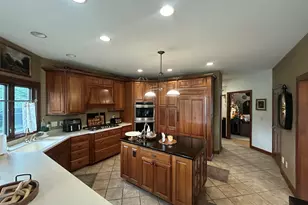 165 Chelsea Ln, Racine, WI 53182 - Photo 5