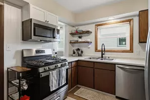 920 N 6th St, Manitowoc, WI 54220 - Photo 9