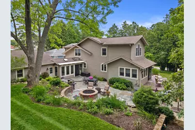 1823 W Shore Dr, Delafield, WI 53018 - Photo 5