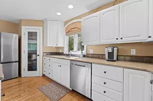 1823 W Shore Dr, Delafield, WI 53018 - Photo 9