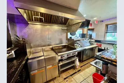 N112W21209  Mequon Rd, Germantown, WI 53022 - Photo 9
