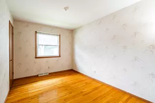 8625 W Petersik St, Milwaukee, WI 53224 - Photo 19