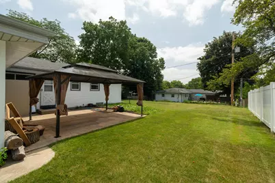 8625 W Petersik St, Milwaukee, WI 53224 - Photo 25