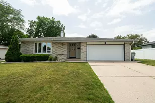 8625 W Petersik St, Milwaukee, WI 53224 - Photo 3