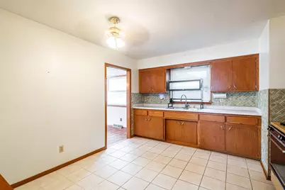 8625 W Petersik St, Milwaukee, WI 53224 - Photo 9