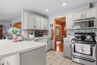 109  Prairie Dr, Walworth, WI 53184 - Photo 3