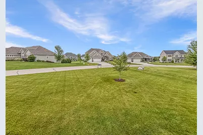 N47W22311  Woodleaf Way, Pewaukee, WI 53072 - Photo 47