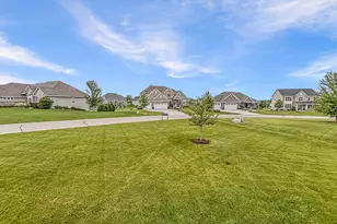 N47W22311 Woodleaf Way, Pewaukee, WI 53072 - Photo 47