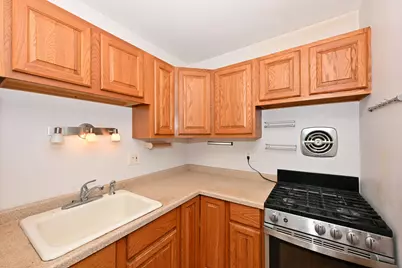 2222 E Belleview Pl #306, Milwaukee, WI 53211 - Photo 7