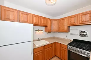 2222 E Belleview Pl, Milwaukee, WI 53211 - Photo 9