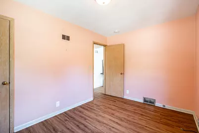 N87W15898  Belleview Blvd, Menomonee Falls, WI 53051 - Photo 9