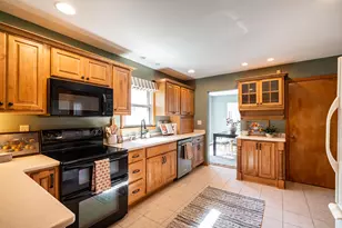 N87W15898 Belleview Blvd, Menomonee Falls, WI 53051 - Photo 21