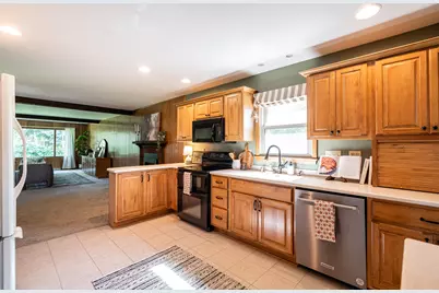 N87W15898  Belleview Blvd, Menomonee Falls, WI 53051 - Photo 19