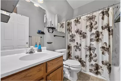 2224  W Vista Bella Dr, Oak Creek, WI 53154 - Photo 15