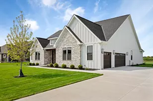 N63W35852 Frederick Dr, Oconomowoc, WI 53066 - Photo 3