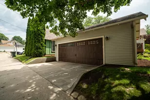1004 Cherry St, South Milwaukee, WI 53172 - Photo 11