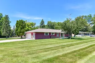 1075 S Lake Shore Dr, Lake Geneva, WI 53147 - Photo 9