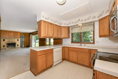 1075 S Lake Shore Dr, Lake Geneva, WI 53147 - Photo 17