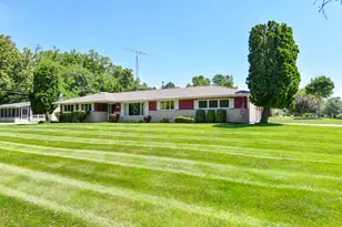 1075 S Lake Shore Dr, Lake Geneva, WI 53147 - Photo 3