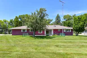 1075 S Lake Shore Dr, Lake Geneva, WI 53147 - Photo 7
