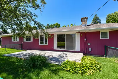 1075 S Lake Shore Dr, Lake Geneva, WI 53147 - Photo 7