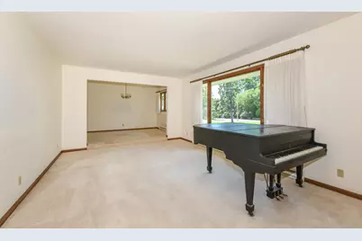 1075 S Lake Shore Dr, Lake Geneva, WI 53147 - Photo 11