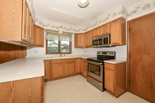 1075 S Lake Shore Dr, Lake Geneva, WI 53147 - Photo 17