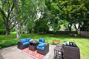 2400 W Apple Tree Rd, Glendale, WI 53209 - Photo 19