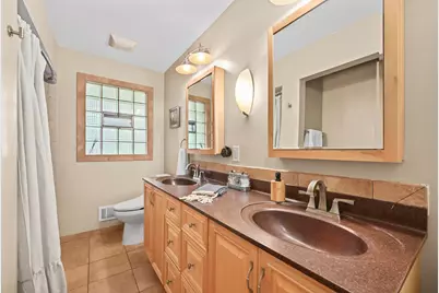 2400 W Apple Tree Rd, Glendale, WI 53209 - Photo 11