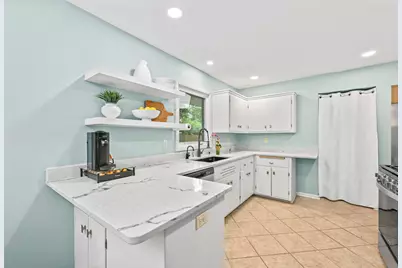 2400 W Apple Tree Rd, Glendale, WI 53209 - Photo 7