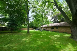 2400 W Apple Tree Rd, Glendale, WI 53209 - Photo 21