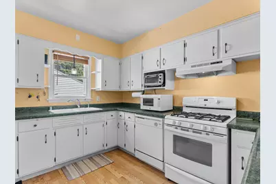 1421 N 5th St, Manitowoc, WI 54220 - Photo 3