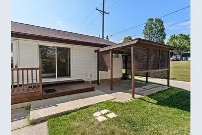 1421 N 5th St, Manitowoc, WI 54220 - Photo 21