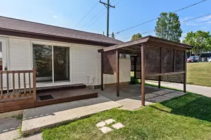 1421 N 5th St, Manitowoc, WI 54220 - Photo 21