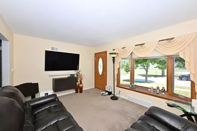 3553 S 1st Pl, Milwaukee, WI 53207 - Photo 5