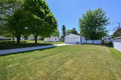3553 S 1st Pl, Milwaukee, WI 53207 - Photo 23