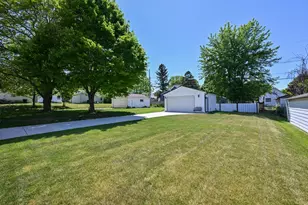 3553 S 1st Pl, Milwaukee, WI 53207 - Photo 23